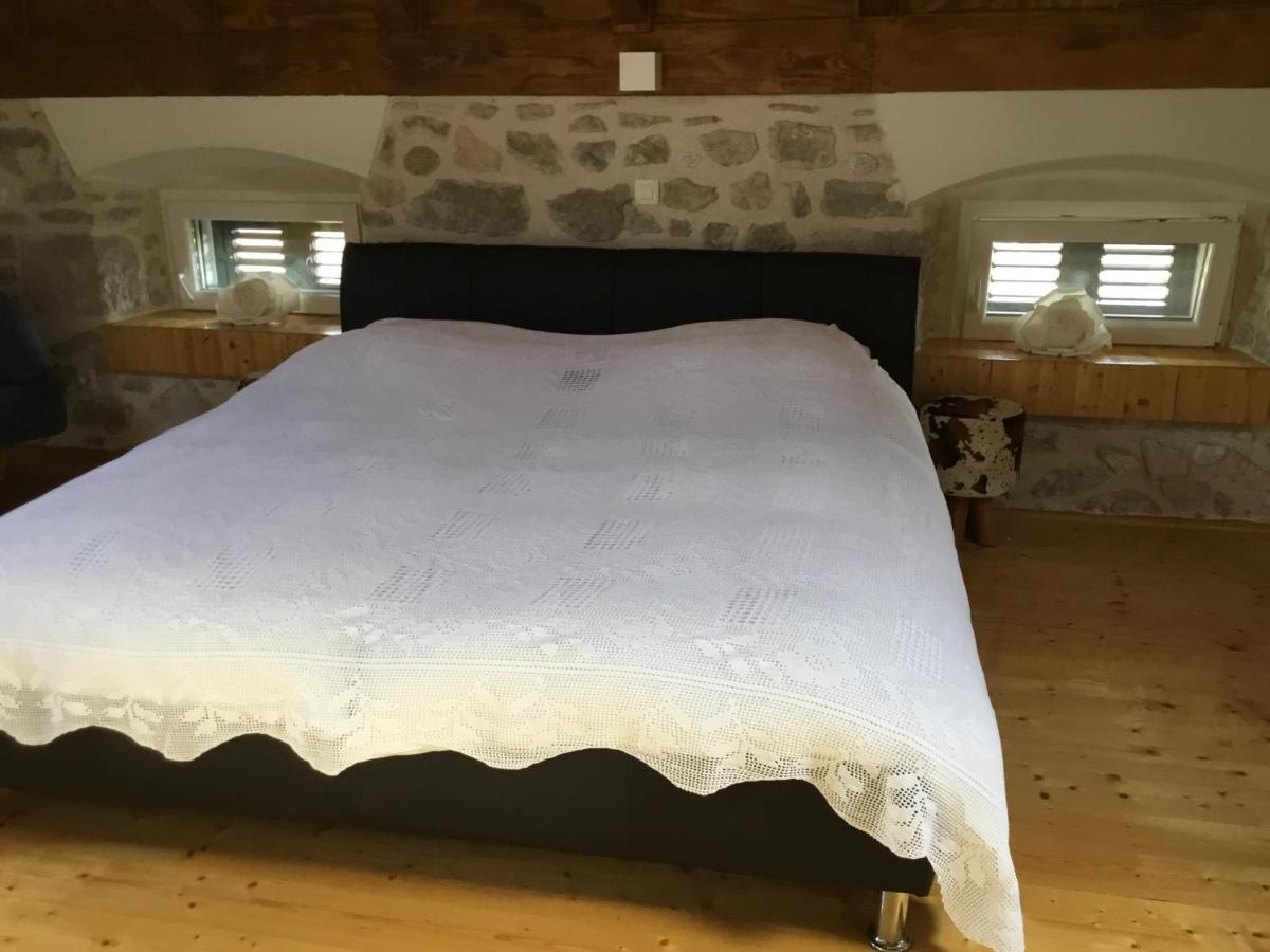 Stein Haus Villa Pirovac Kültér fotó