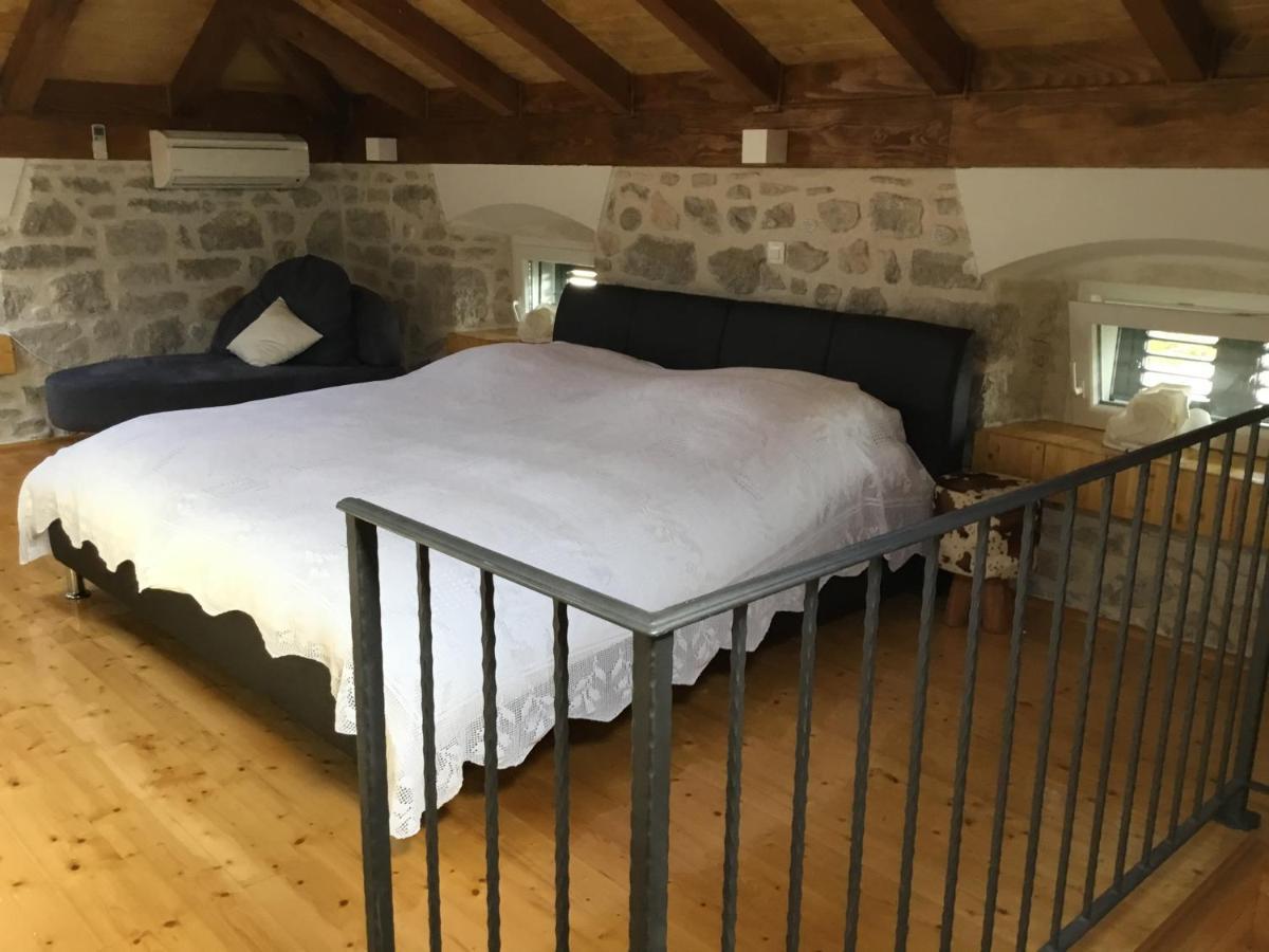 Stein Haus Villa Pirovac Kültér fotó